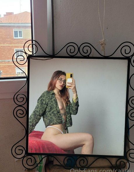 巨乳で曲線美のOnlyFans アート裸 写真