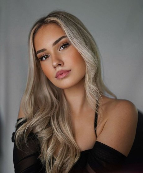 lifewithaliina ポルノスター 独占 写真