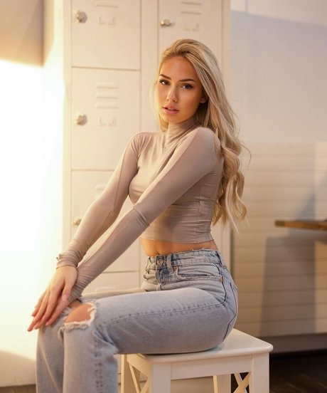 lifewithaliina ヌードスター 写真