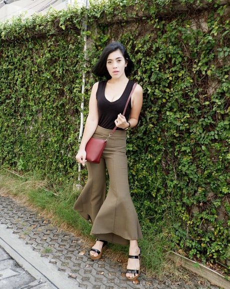 垂れ下がった熟女OnlyFans セクシー 写真