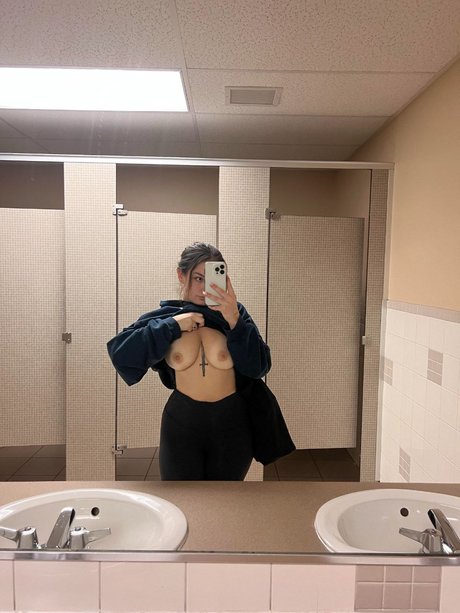 Sheisbusty ヌードスター 写真