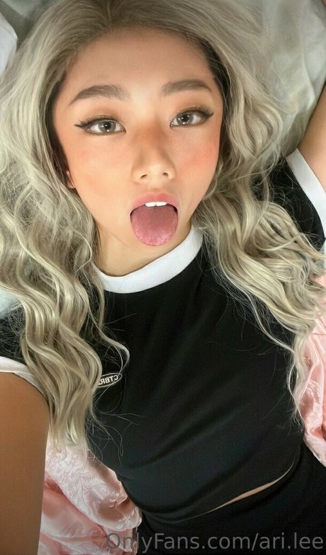 Ari Lee ヌードスター 写真