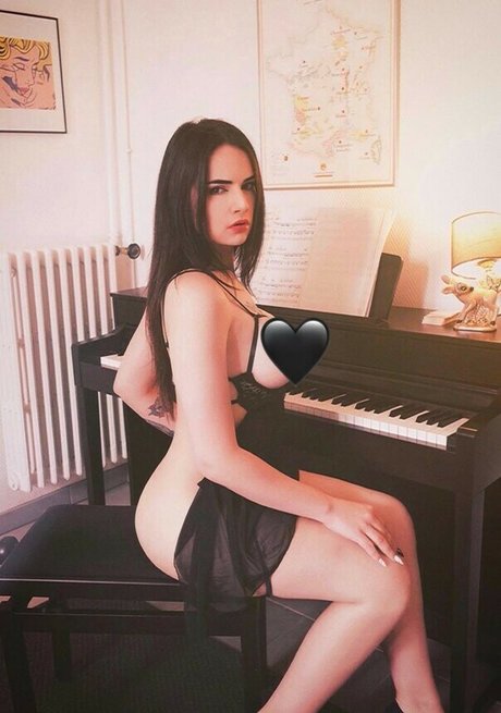 Laura Badler xxxスター 画像