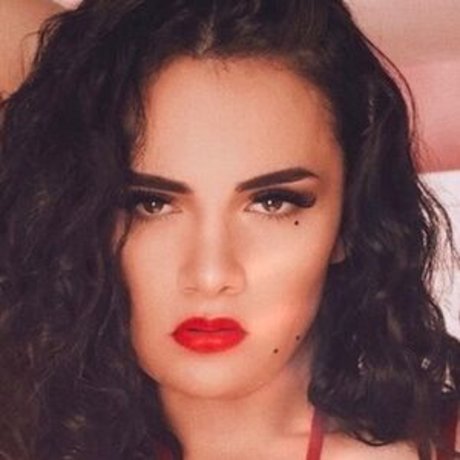 Laura Badler ポルノモデル アーカイブ