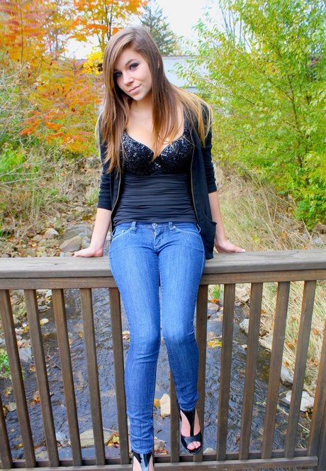 Stephanie Manescu セックスポルノスター 写真