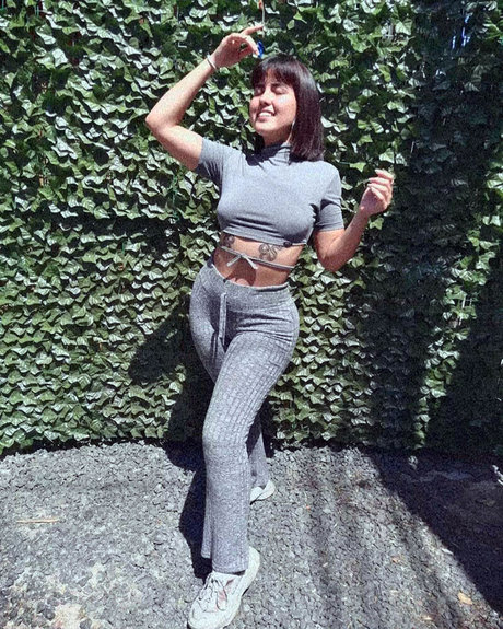 巨乳の熟女オンリーファンズ アダルト 写真