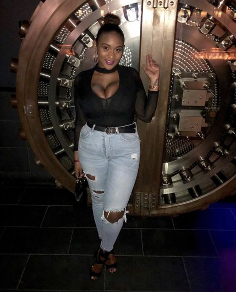 Suly ポルノスター 画像