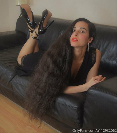 曲線美の女の子オンリーファンズ えろた 写真