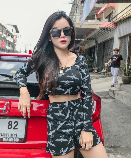 アラブのティーンズオンリーファンズ アート裸 写真