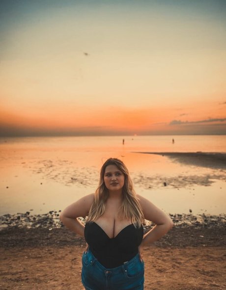 ミニドレス OnlyFans ベスト 画像