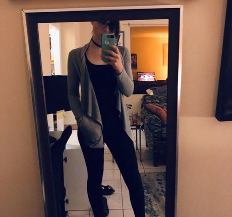 Ava Shade セクシーモデル 写真