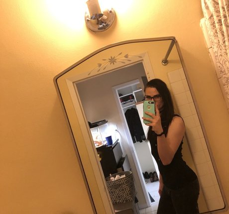 Ava Shade アダルトスター 写真