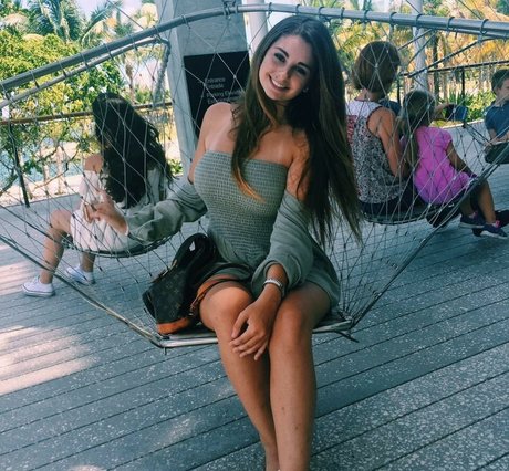 ジムガールズオンリーファンズ セクシー裸 画像