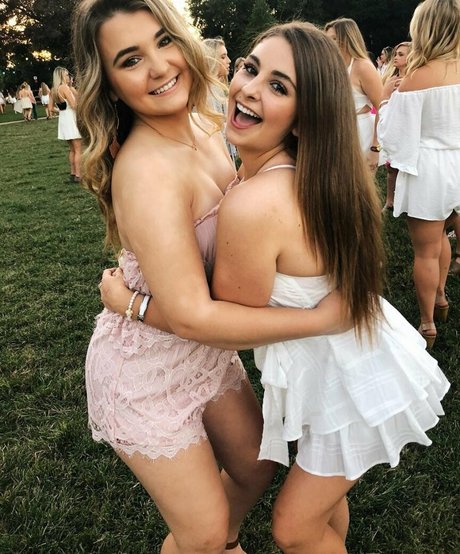 ラテン系ティーンオンリーファンズ セクシーヌード ギャラリー