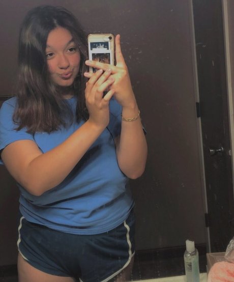 マイクロTバックOnlyFans 美しいポルノ 写真