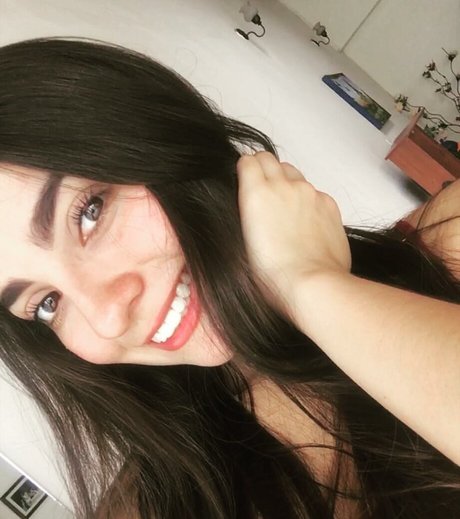 濡れたパンティーOnlyFans セクシーヌード ギャラリー