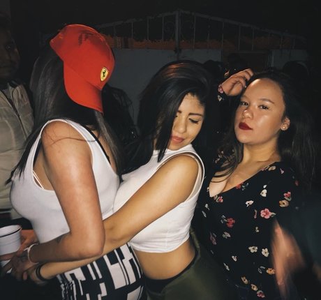 足ヌードオンリーファンズ アートポルノ 写真