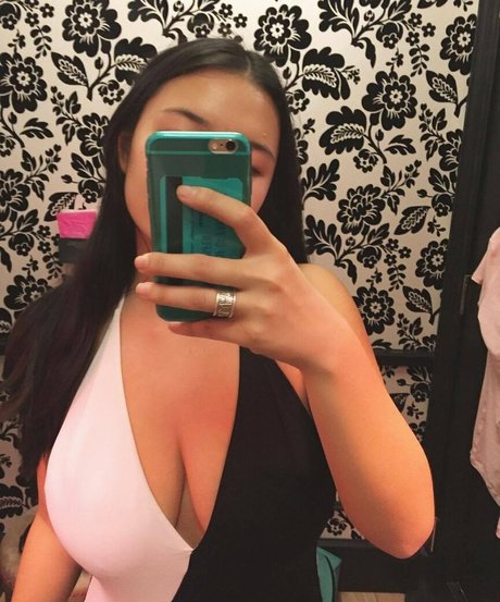 痩せたアジア人ティーン OnlyFans 無料裸 写真