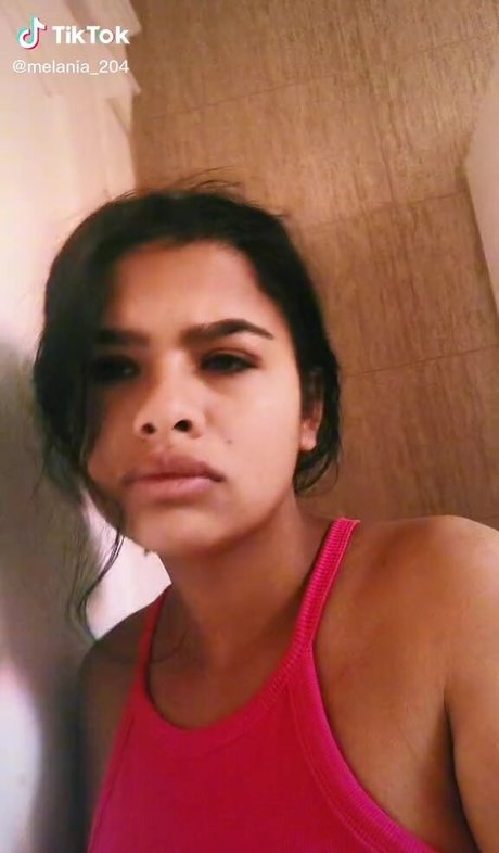 Melannia 完璧なモデル アーカイブ