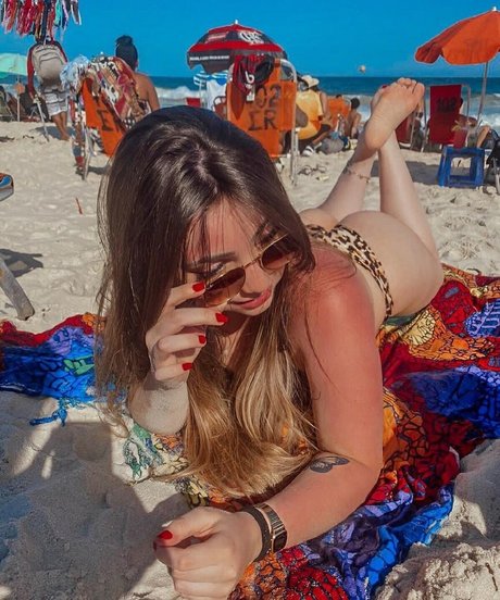 曲線美のクーガーOnlyFans セクシーヌード 写真