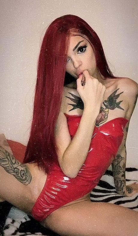 lyzzn エロティックなモデル 画像