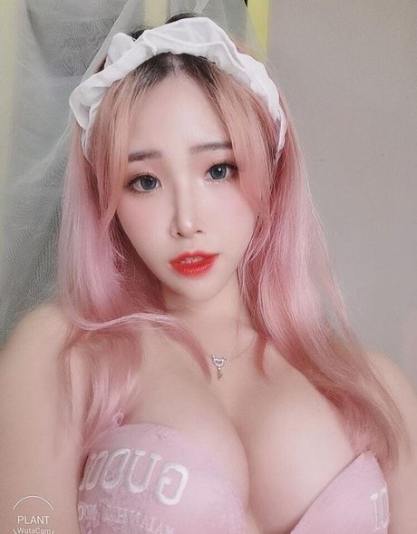 大きな乳首オンリーファンズ ポルノ 画像