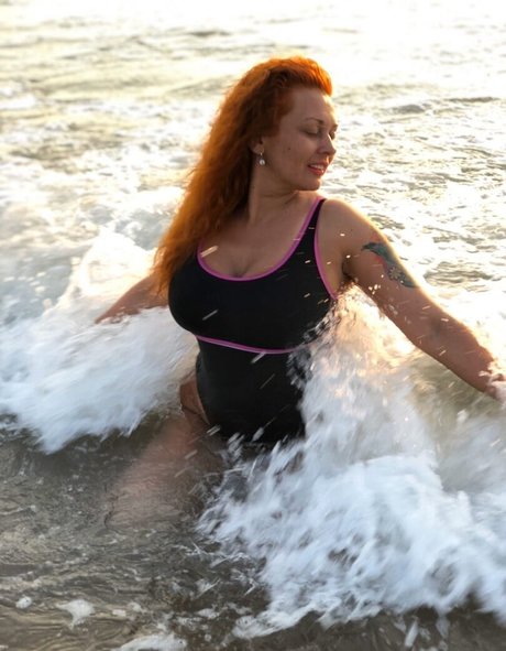 熟女クーガーオンリーファンズ ホット 画像