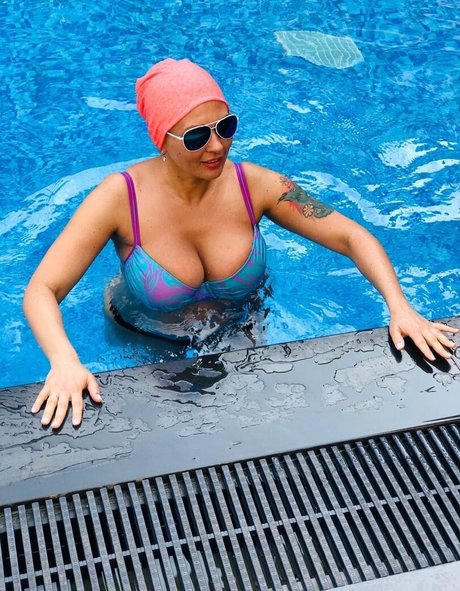 厚い黒檀オンリーファンズ 無料 写真