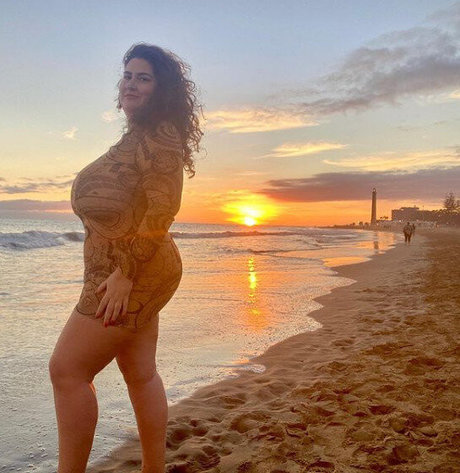 Caliope ポルノスター ホット 画像