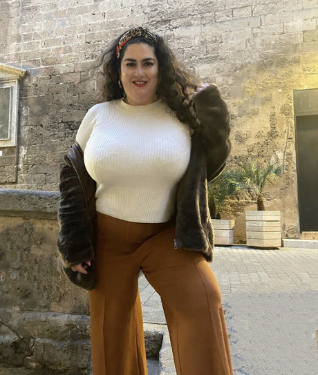 18歳のオンリーファンズ ポルノ 画像