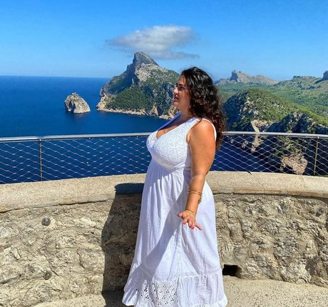 Caliope アダルトモデル 写真