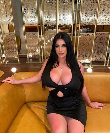 ジンジャートゥインクオンリーファンズ セクシーヌード 写真