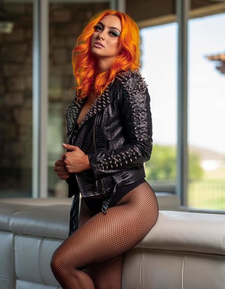 アラブのティーンズオンリーファンズ セクシー裸 写真