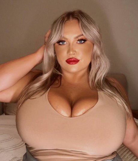 妊娠中のアジア人オンリーファンズ 美しいヌード 写真