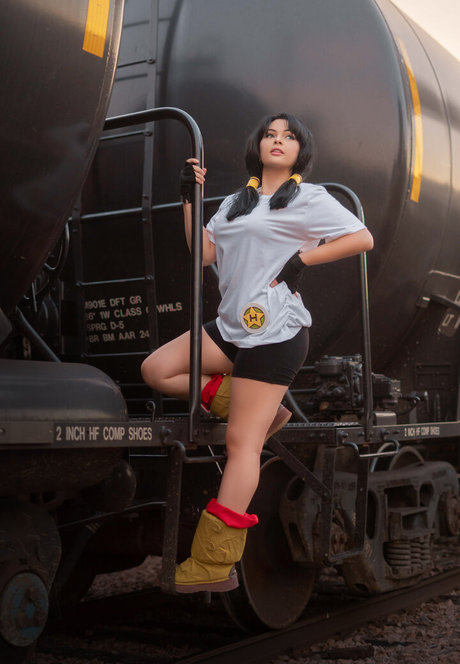 OnlyFansの普及 セクシー 画像