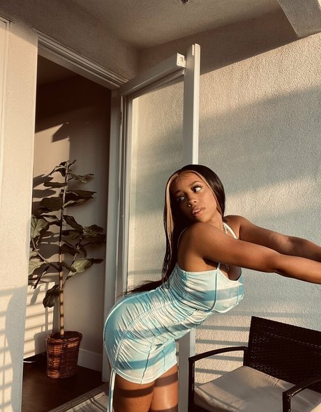 Giana Malise アダルトスター 写真