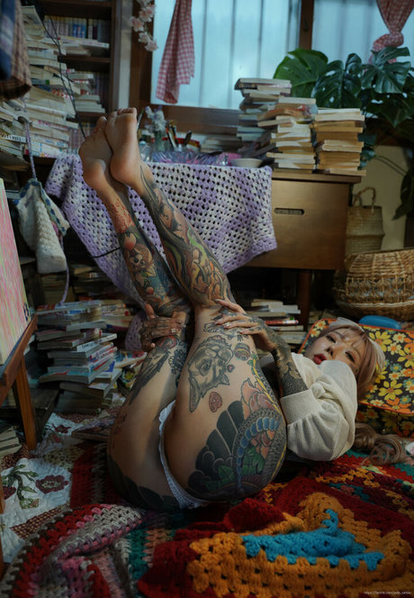 巨乳で曲線美のOnlyFans セクシーヌード 写真