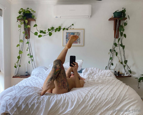 黒いお尻のオンリーファンズ アート裸 ギャラリー