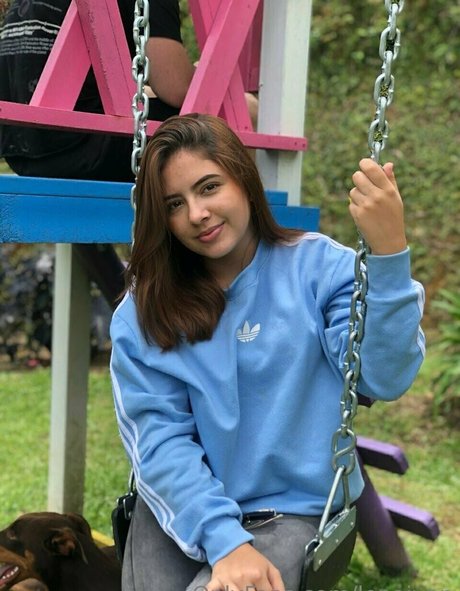 Lenaivan エロティックなモデル 写真