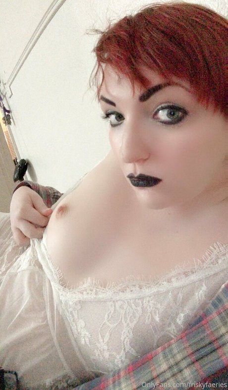 Willow Wraithright ポルノモデル 写真