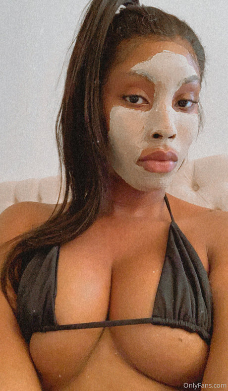 マイクロTバックOnlyFans セクシーヌード 画像