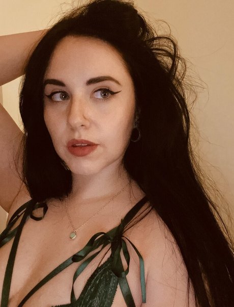 ダーティトークオンリーファンズ 美しいヌード 画像