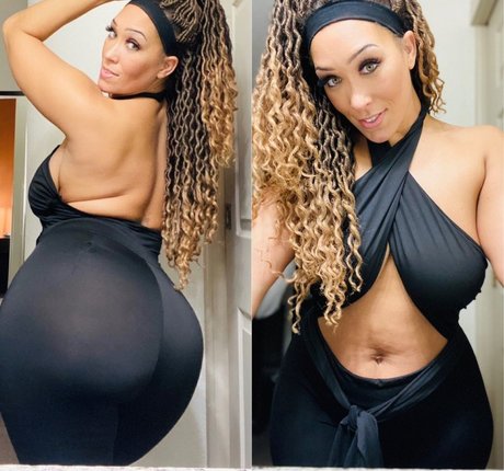 フィットネスインフルエンサーオンリーファンズ ポルノグラフィック 写真