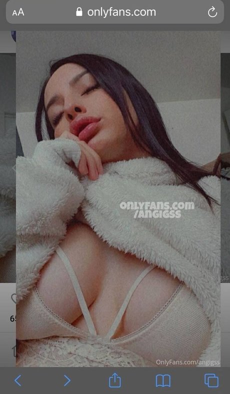 Angigss ポルノスター ヌード 写真