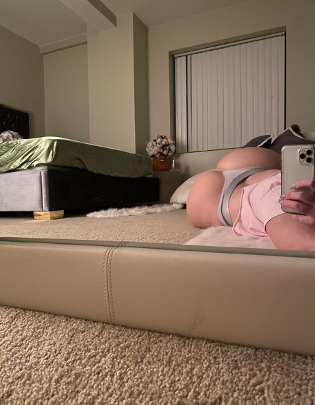 yoursnikita ポルノスター HD 画像