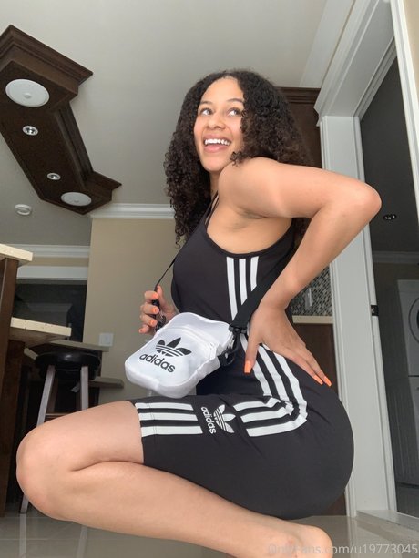 小柄なティーンオンリーファン ポルノ 写真