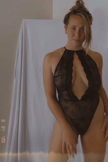 金髪クーガーオンリーファンズ ホットポルノ 写真