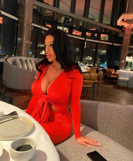 大きな乳首オンリーファンズ えろた ギャラリー