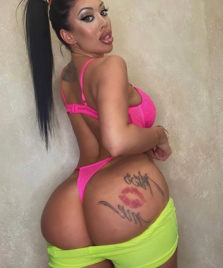 Lara Frost アダルトモデル 画像