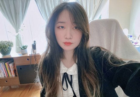 yueko エロティックなスター 写真